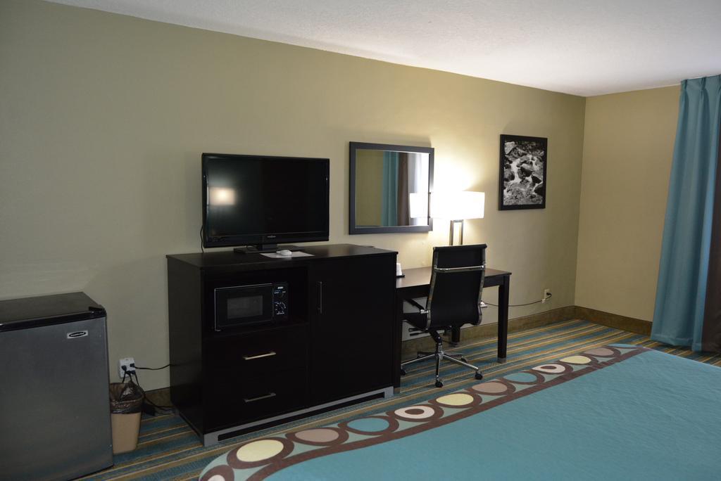 Super 8 By Wyndham Motel Sulphur