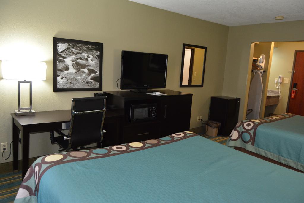 Super 8 By Wyndham Motel