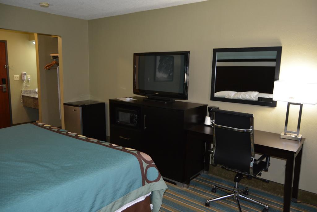 Super 8 By Wyndham Sulphur