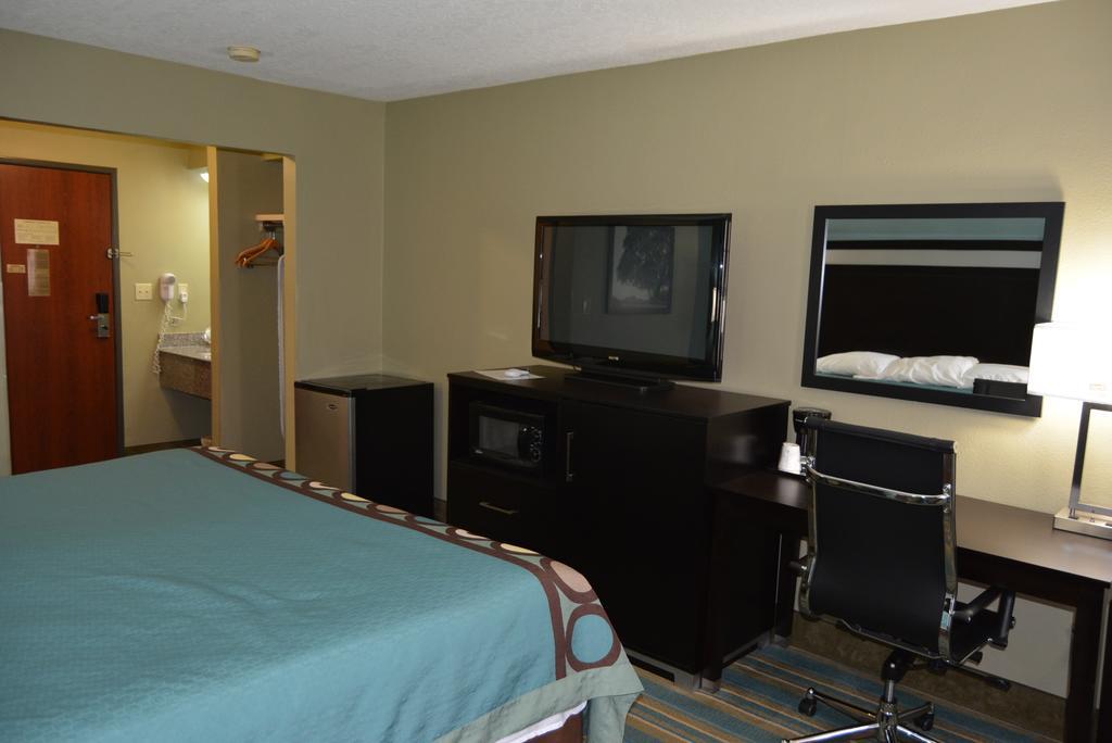 Super 8 By Wyndham Motel